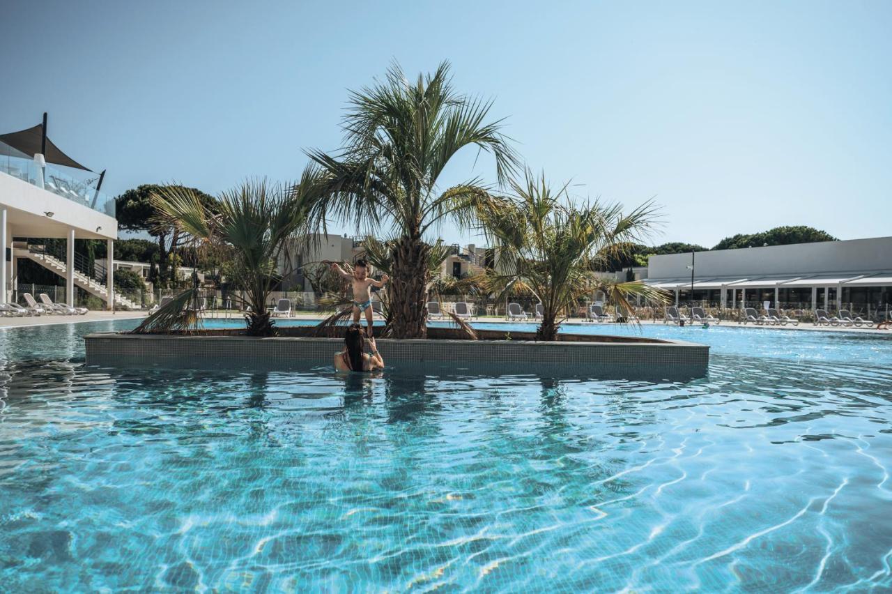 Отель Belambra Clubs Port Camargue - Les Salins Ле-Гро-дю-Руа Экстерьер фото